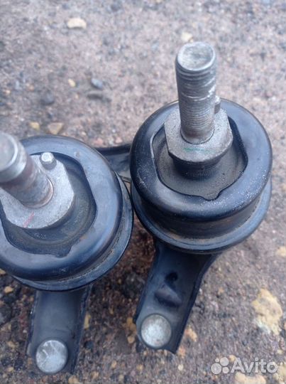 Две левые подушки двигателя тойота камри 40