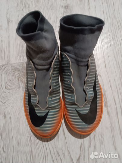 Футзалки Nike р. 34