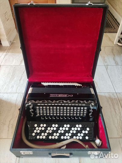 Итальянский баян Bugari