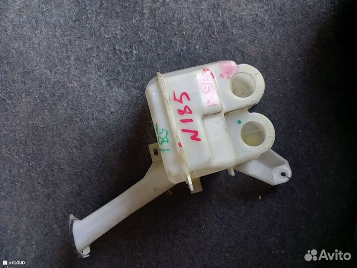 Бачок омывателя на toyota vitz KSP90