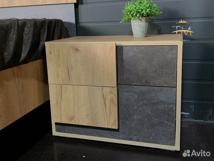 Две прикроватные тумбы