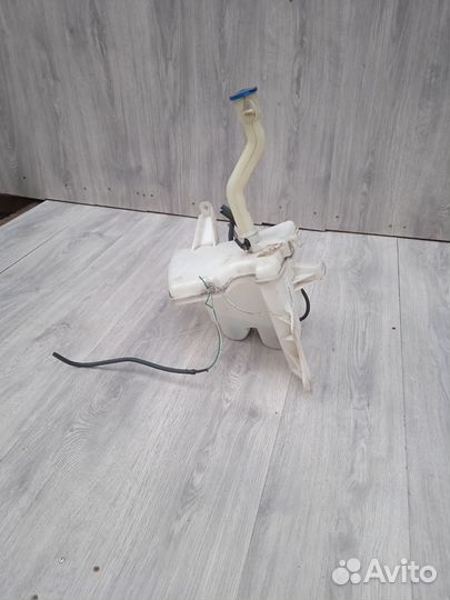 Бачок омывателя Toyota auris E 150