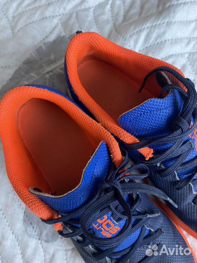 Футболтные бутсы 35 размер