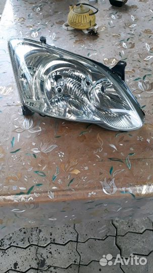 Продаю фару на тойоту