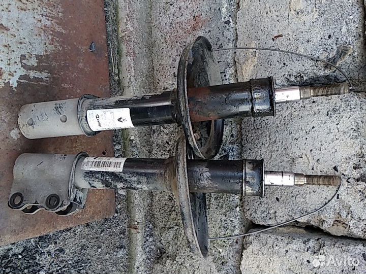 Стойка передняя