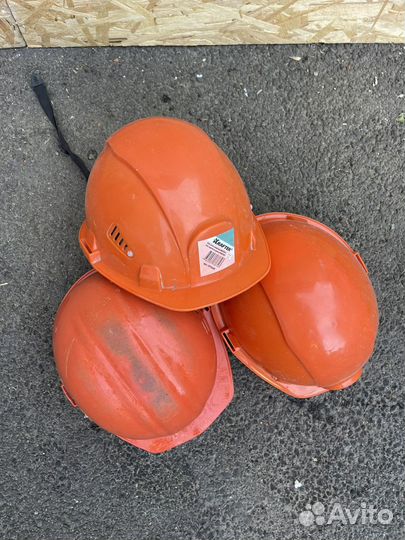 Продам строительные каски 3шт - отличное состояние