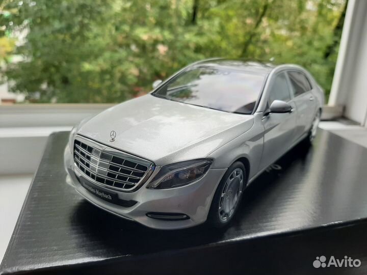 Модель автомобиля Mercedes Maybach 1/18 Autoart