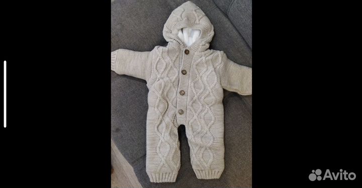 Вязанный комбинезон для новорожденного