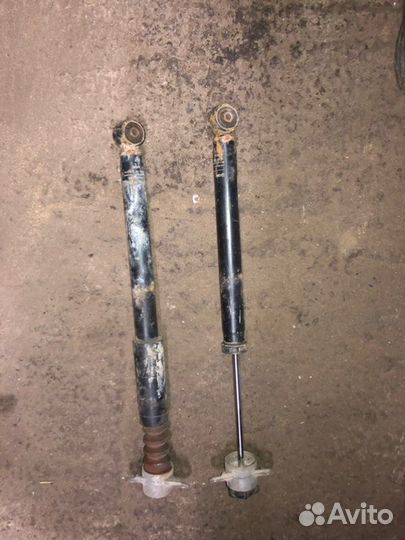 Амортизатор задний Skoda Rapid