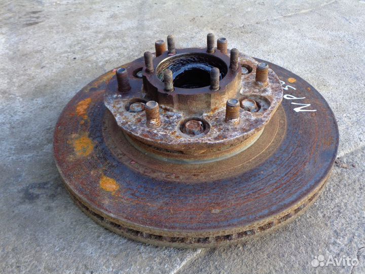 Nissan np300 Ступица передняя