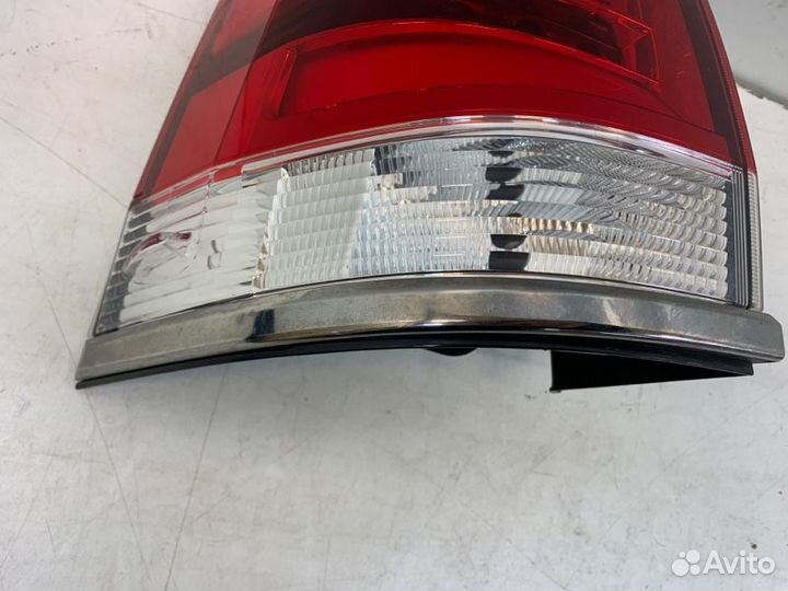 Фонарь задний левый Toyota Land Cruiser 200