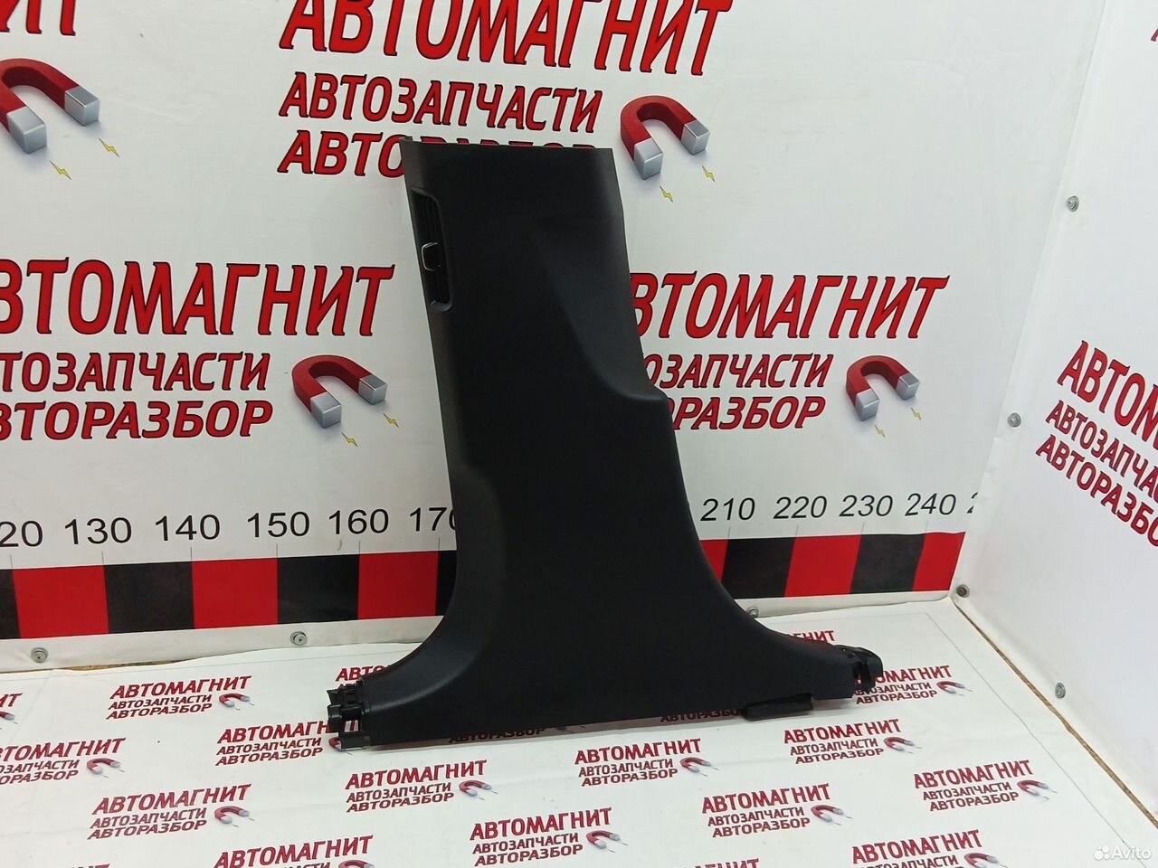 Обшивка центральной стойки левая Zeekr 001