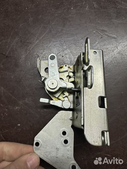 Замок левой двери Scania 5 1867658