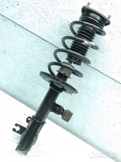 Передний правый амортизатор на Mazda Cx-5