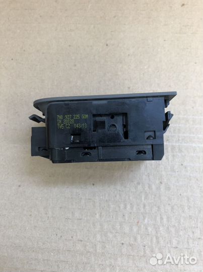 Кнопка стояночного тормоза VW Tiguan / Passat B6