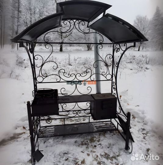 Мангал с крышей