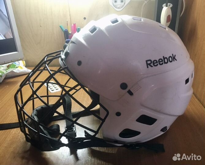 Хоккейный шлем