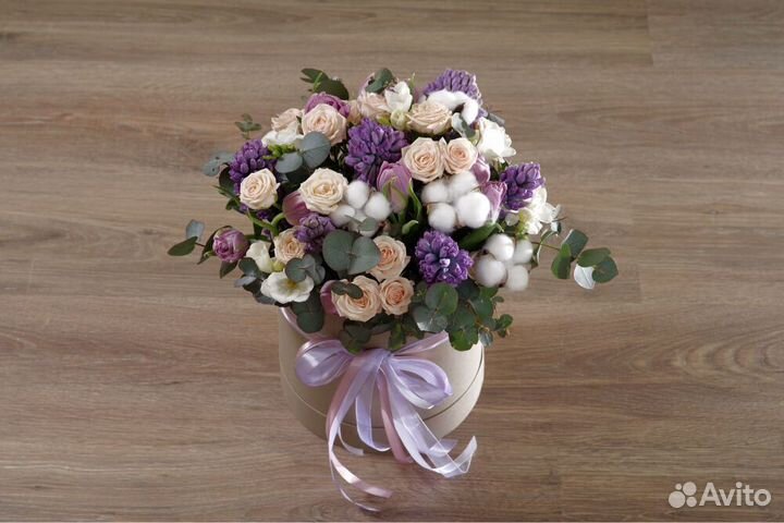 Яркие букеты с гортензией, розами и зеленью