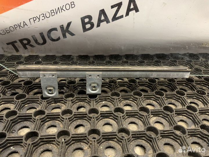 Стекло двери левой