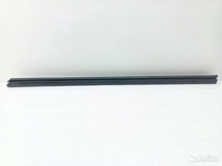 Уплотнитель стекла двери передний правый Audi A6