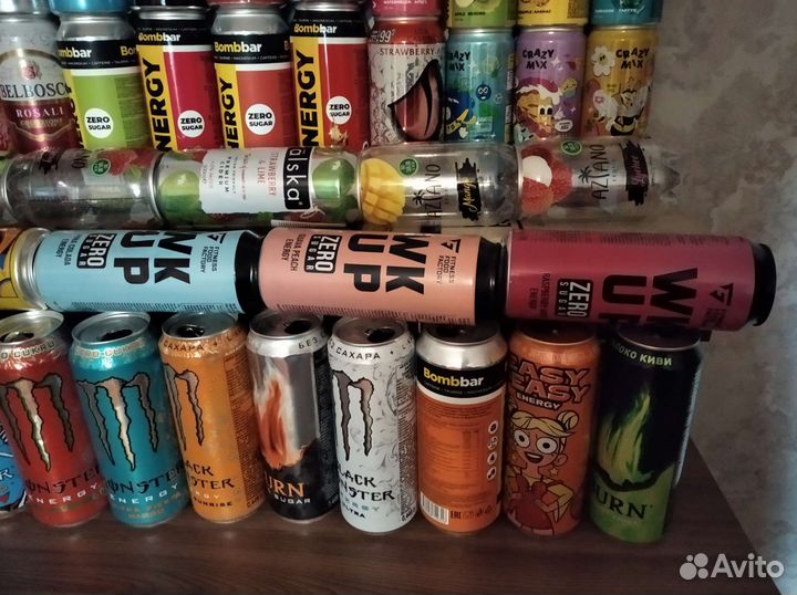 Коллекция банок из под энергетических напитков