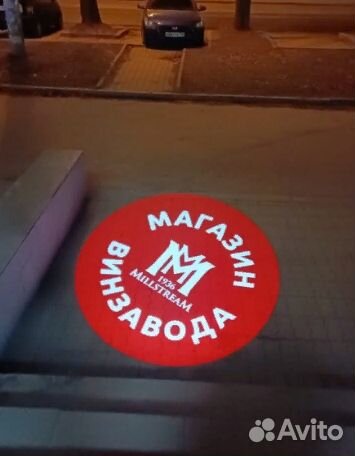 Проекторы, реклама, проекции, яркие рекламы