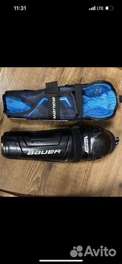 Нагрудник и щитки хоккейные