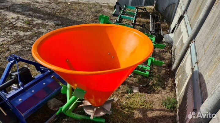 Разбрасыватель удобрений Strumyk РУМ 300, 2024