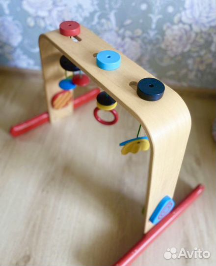 Дуга с игрушками (Икея). Книжка для новорожденных