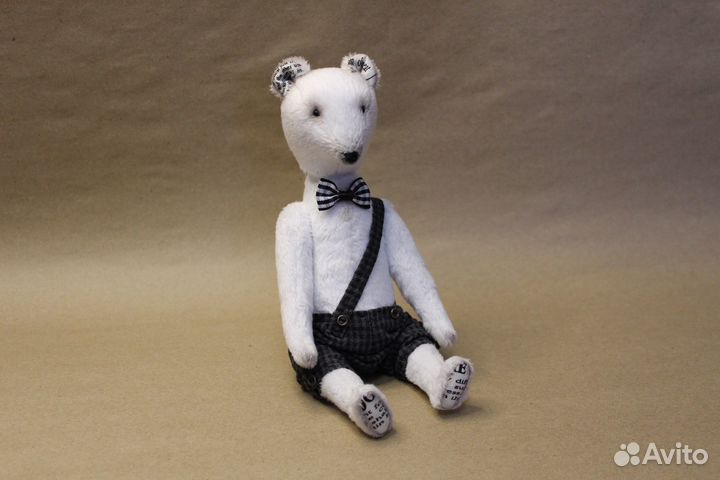 Белый Тедди мишка в штанишках. Ручная работа