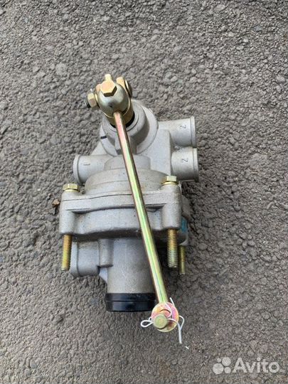 Клапан тормозной