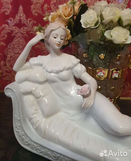 Статуэтка дама