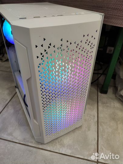 Игровой компьютер (i5 12400f 4060, ssd 256gb)
