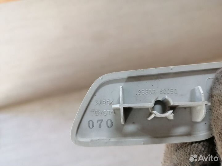 Крышка омывателя фар правая Toyota Cruiser 200