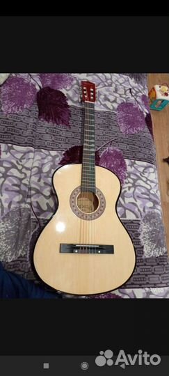 Акустическая гитара