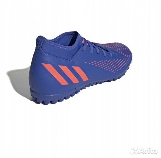 Футбольные бутсы adidas