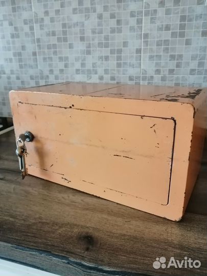 Компактный сейф (шкаф) металлический СССР