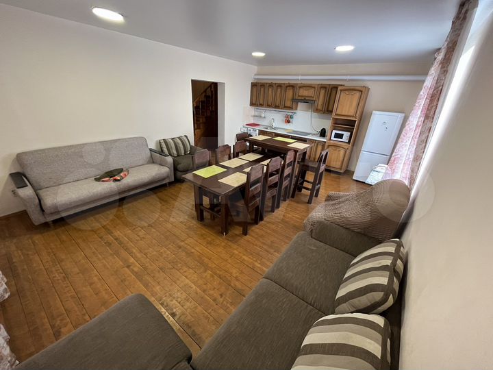 2-к. квартира, 93 м², 2/3 эт.