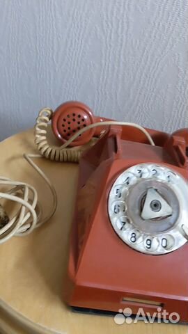Старый стационарный телефон СССР
