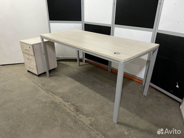 Стол 160х75х76 с тумбой. Офисная мебель