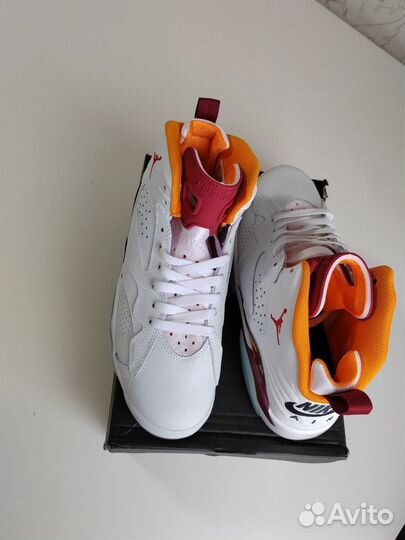 Кроссовки белые Nike Air Jordan 6