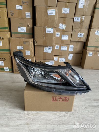 Фара правая Kia Rio 3