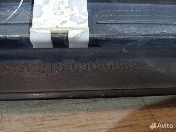 Молдинг на крыло задний правый Mercedes-Benz