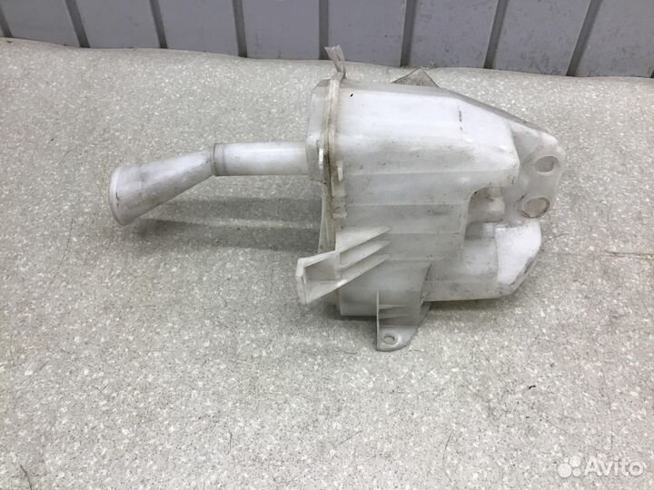 Бачок омывателя лобового стекла Nissan Bluebird (U