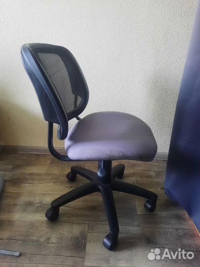 Офисное кресло