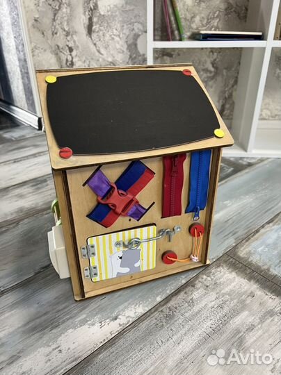 Бизиборд домик