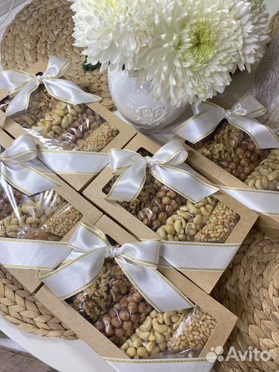 Подарочный набор орехов и сухофруктов