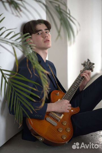 Преподаватель по игре на гитаре