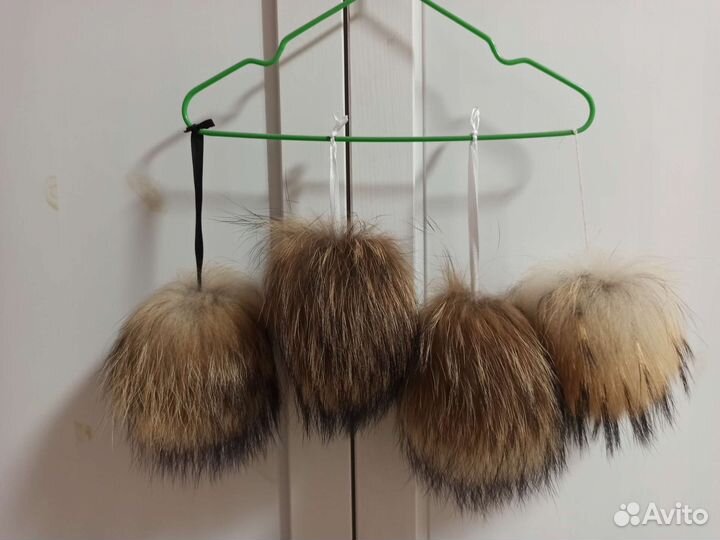 Спицы для вязания и помпоны