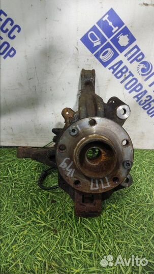 Поворотный кулак передний правый Renault Megane 3